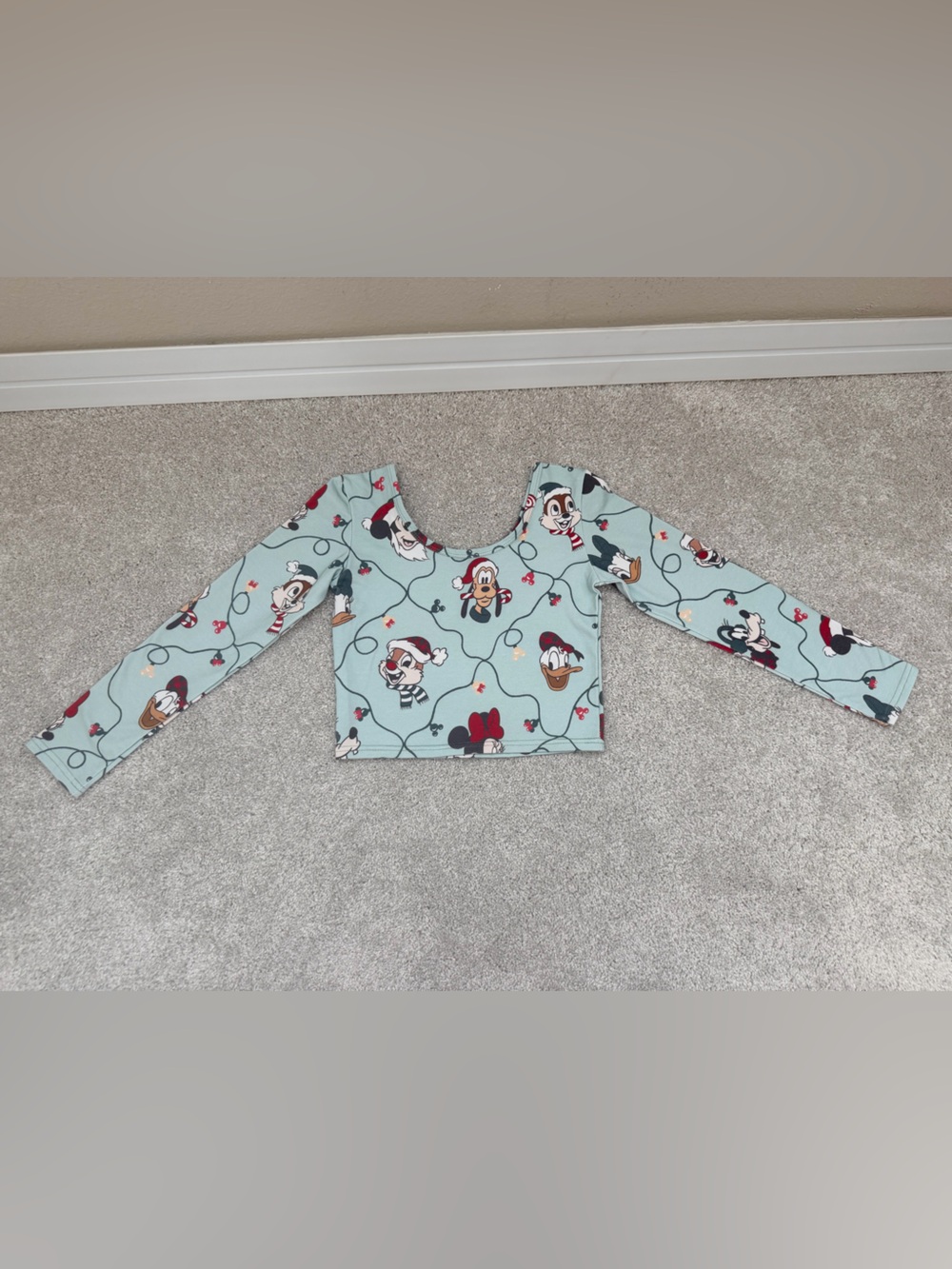 NWOT Wild Rich Kids Long Sleeve Christmas Characters Top, size 13/14